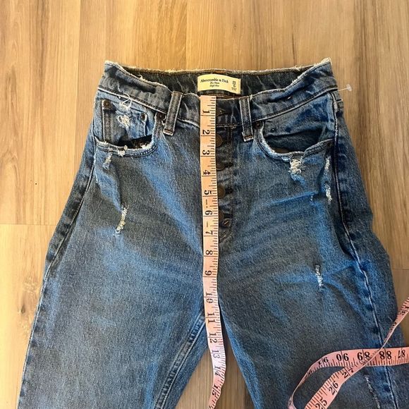 EUC A&F 25/0 The Mom High Rise Jeans - Picture 5 of 6